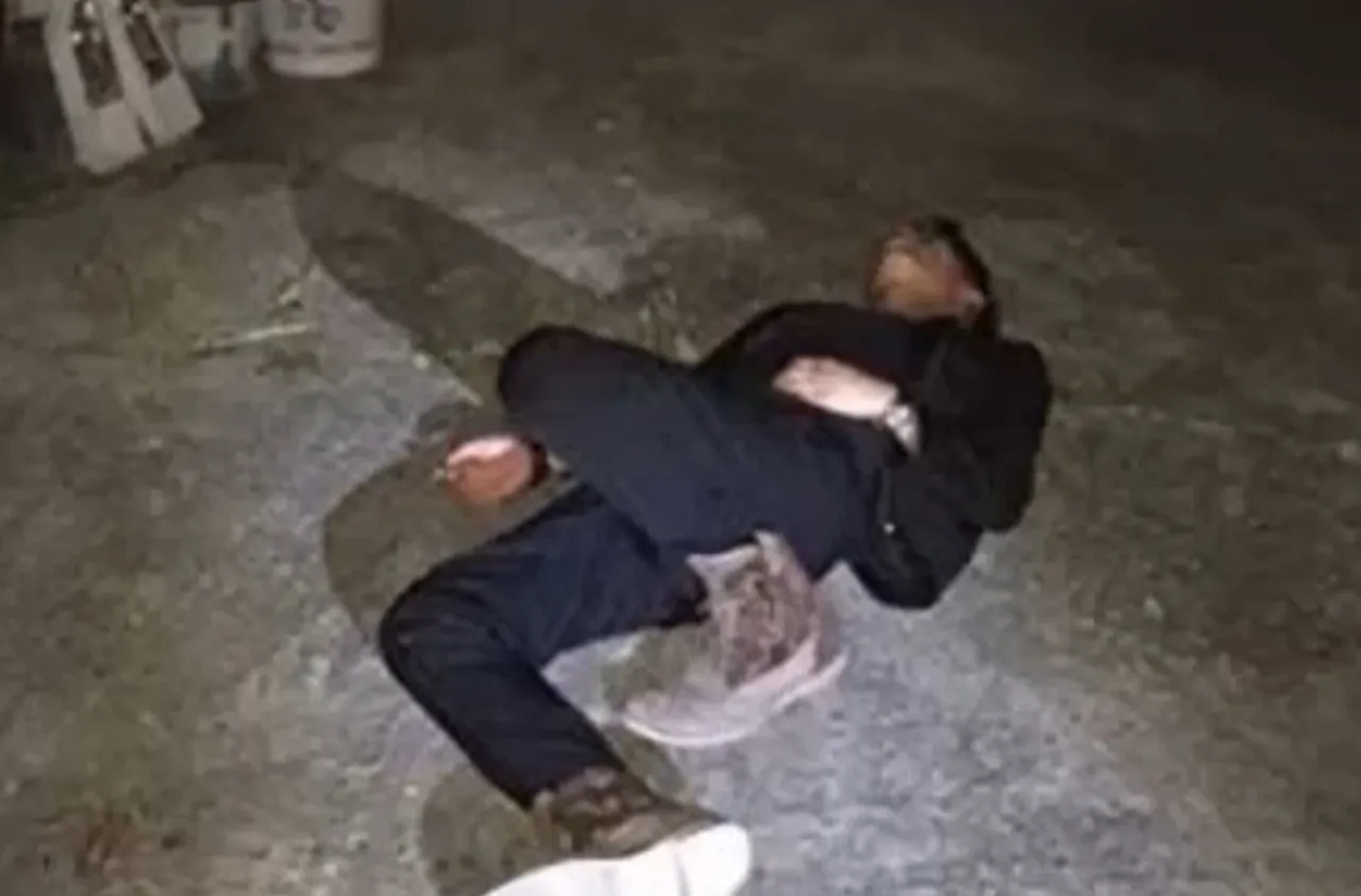 房董曾在半夜被人丢包在公墓。资料照片