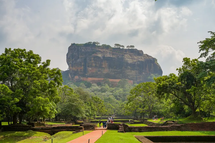 仰望獅子岩，彷彿高不可攀。田欣雲攝