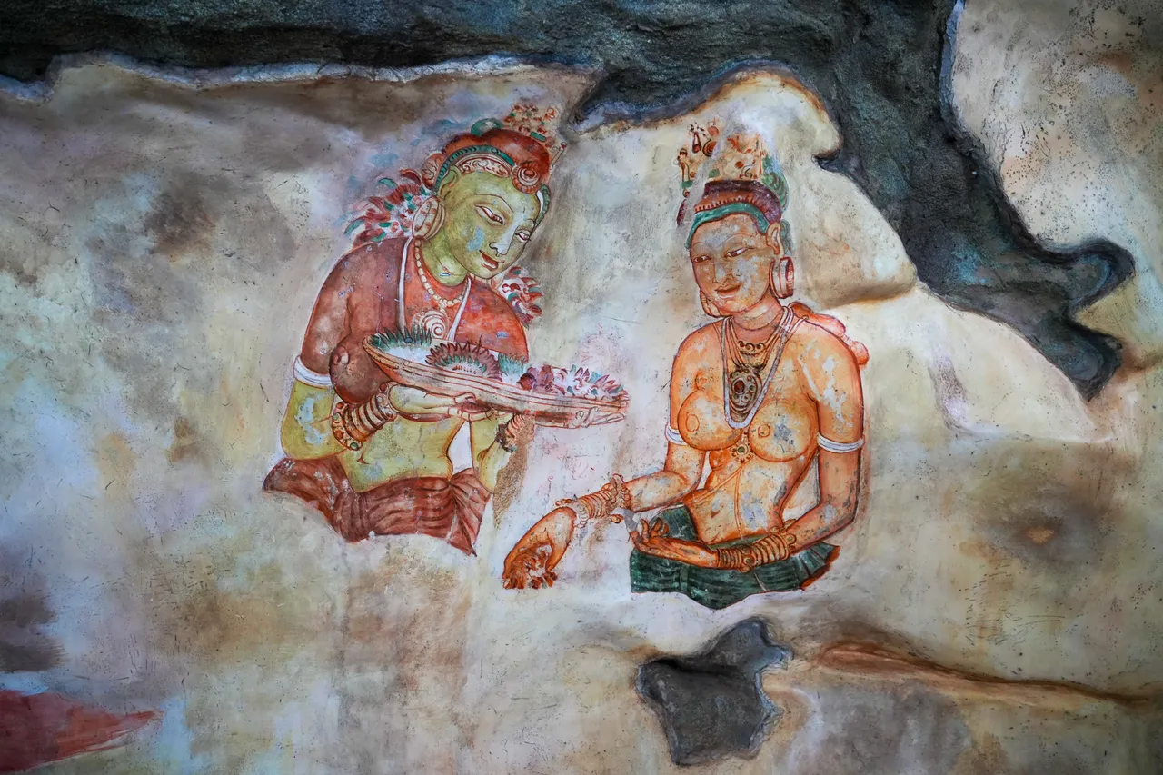 畫中呈現半裸的貴婦，有人說是國王的寵妃，也有人認為是天宮的仙女（圖為仿製版）。田欣雲攝