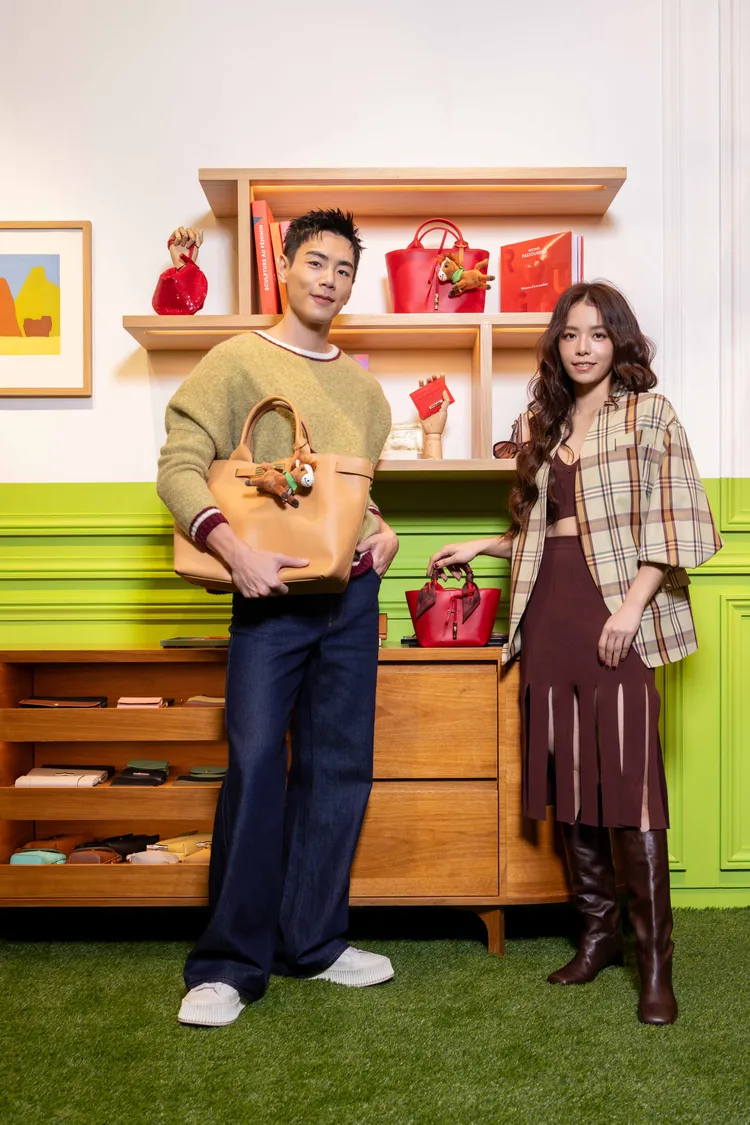 禾浩辰（左）與宋芸樺今出席Longchamp搖期間限定搖馬樂園開幕活動。品牌提供