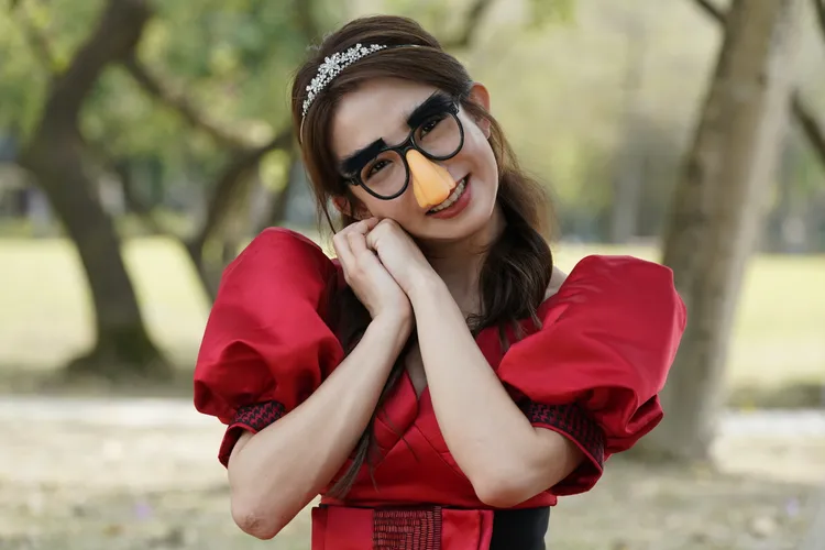 郭書瑤戲裡飾演網紅，戲外不太在意網路世界的流言蜚語。彼此影業提供