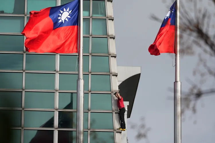 霍諾德徒手攀登台北101。彭欣偉攝