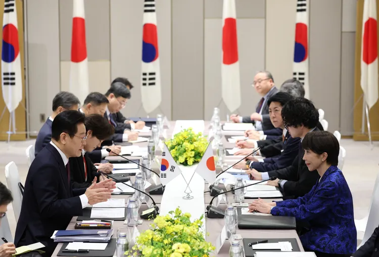 日韓兩國最高政治領導人就多項議題討論。美聯社