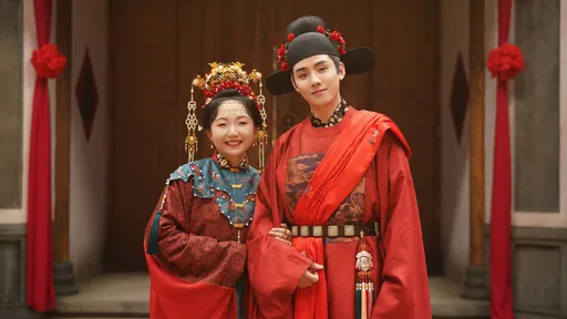 任豪扮女裝羞到躲起來　李嘉琦興奮逗弄握多張私照