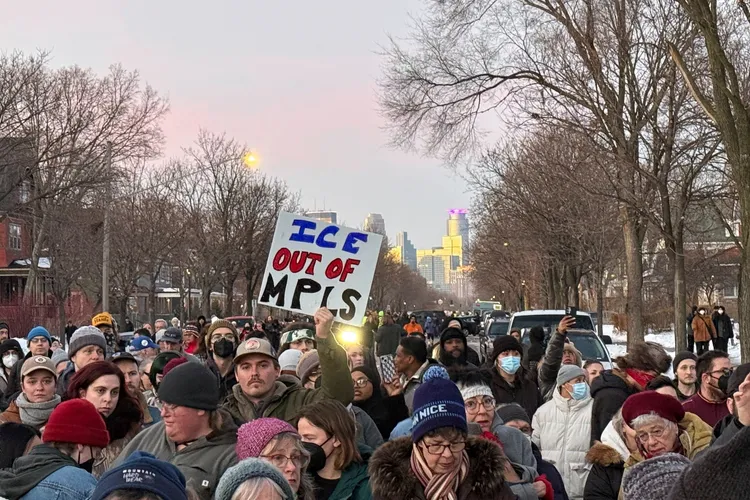 明尼阿波利斯市民眾抗議ICE執法。美聯社