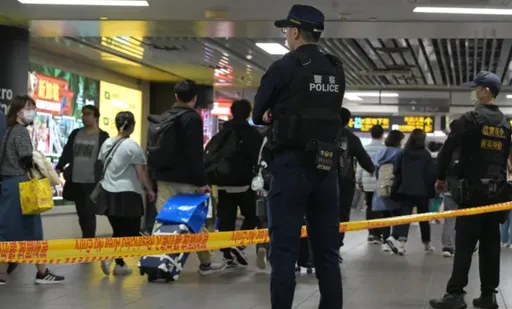 北车又爆随机攻击！2年轻人M7出口玩宝可梦遭陌生大叔狠踹　嫌犯还乱报案遭活逮