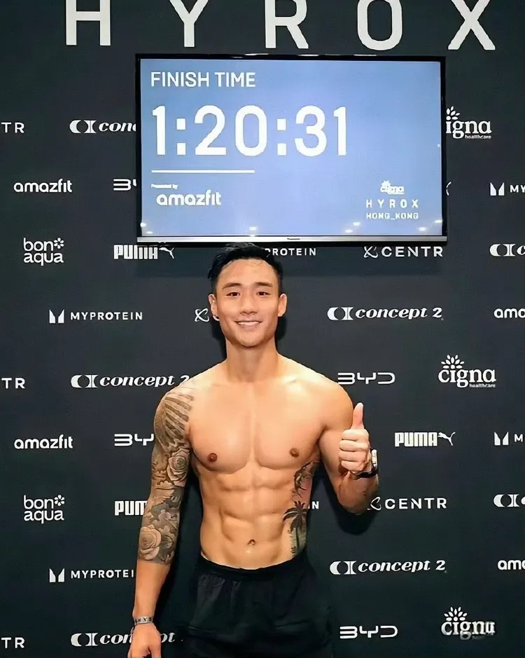 阿Sa男友Elvis擁有迷人八塊肌身材。摘自微博