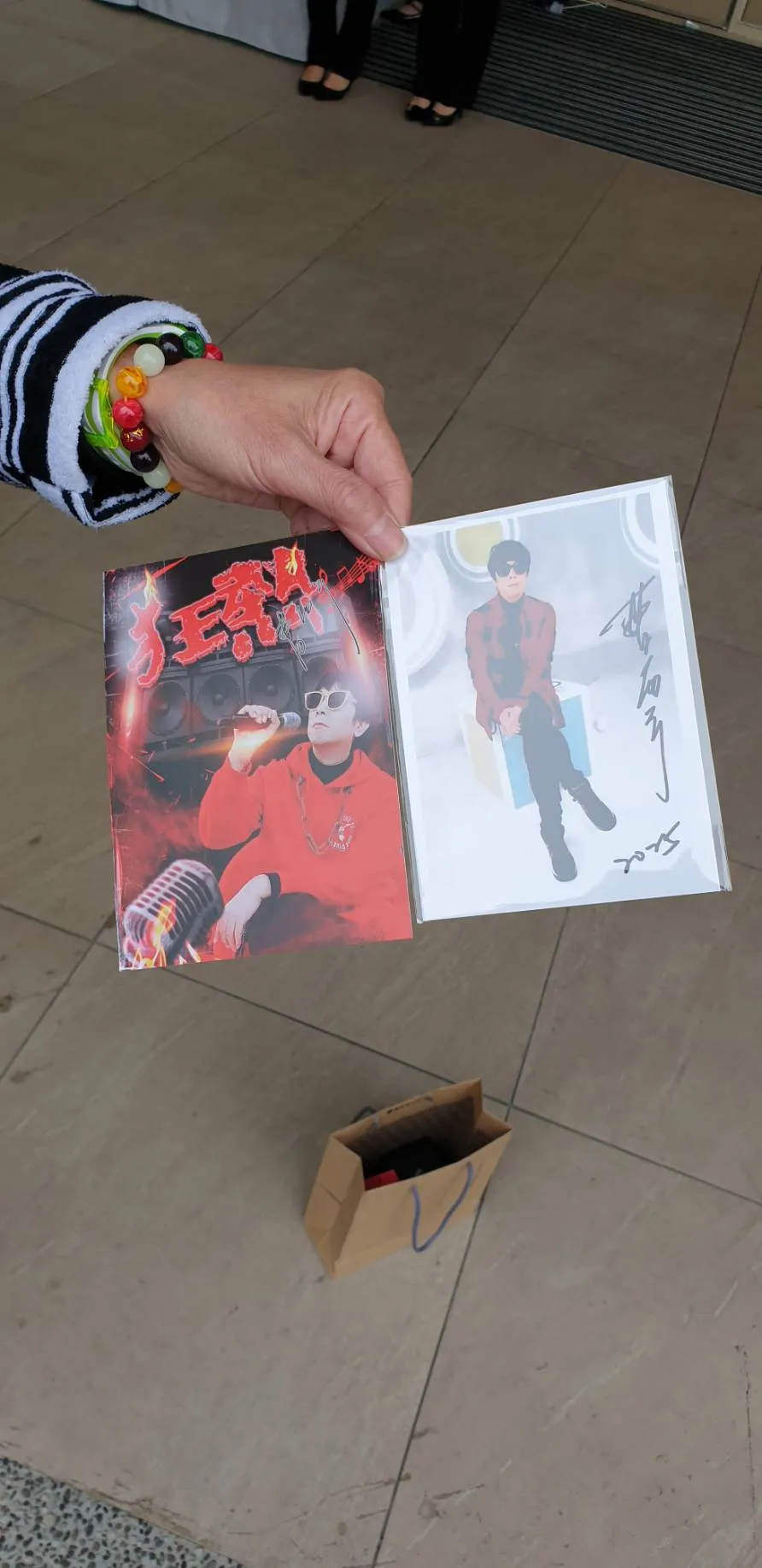 曹西平簽名照。張瑞振攝