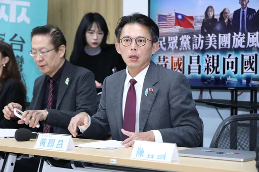 黃國昌現行犯被活逮！立院開軍購「機密會議」竟將資料帶走