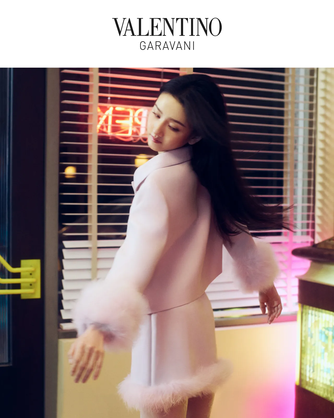 宋祖兒以粉色套裝展現少女活力。品牌提供