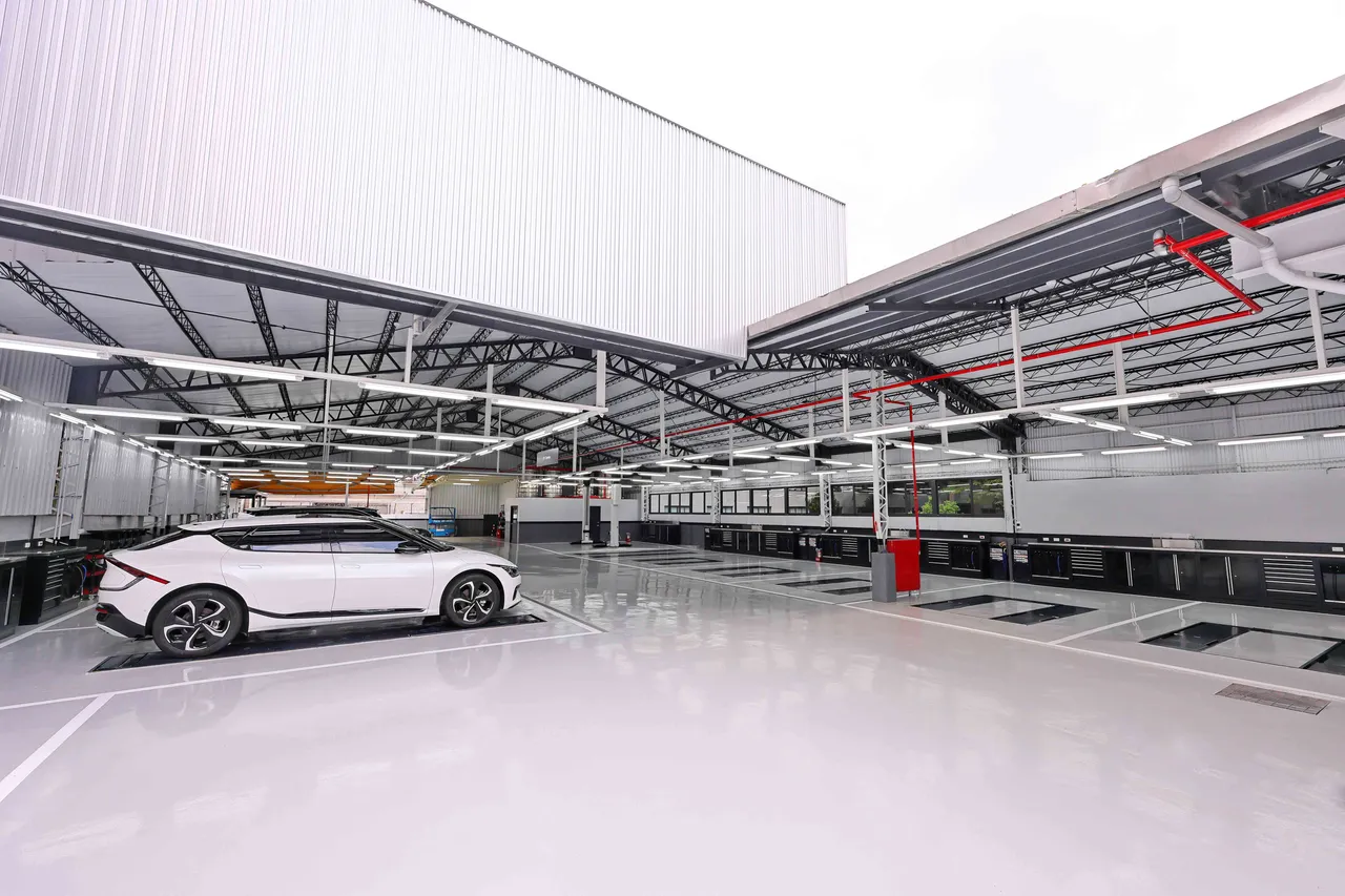 Kia新北土城2S服務廠擁有近400坪的空間，特别規劃9個維修工位，大幅提升服務量能。業者提供