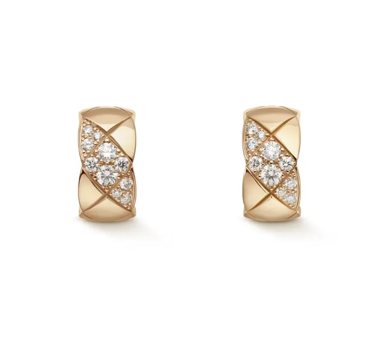 Coco Crush耳環，菱格紋圖騰，18K BEIGE米色金，鑲嵌鑽石，23萬6000元。翻攝官網