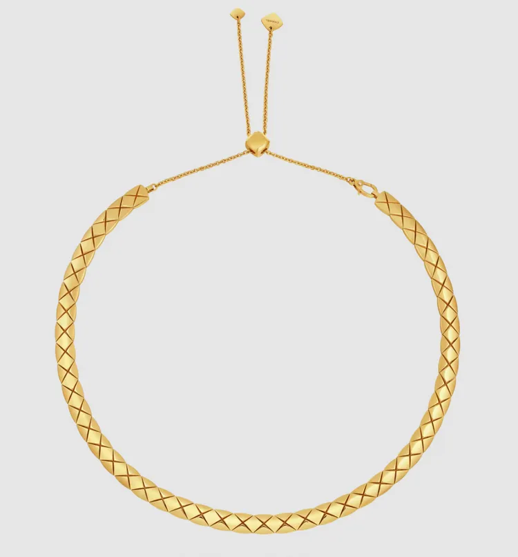 Coco Crush柔軟短項鍊，菱格紋圖騰，18K黃金，94萬6000元。翻攝官網