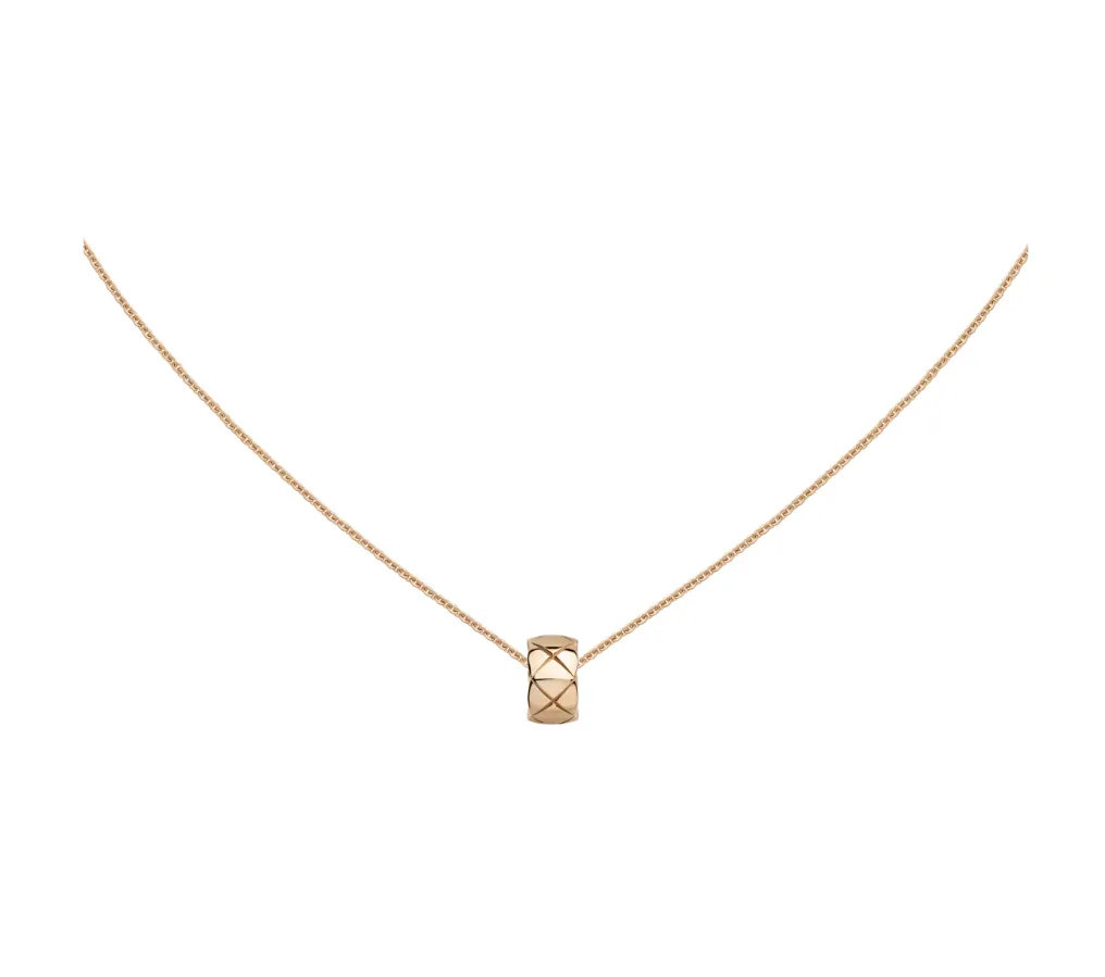 Coco Crush項鍊菱格紋圖騰，大型款，18K Beige米色金，16萬4000元。翻攝官網