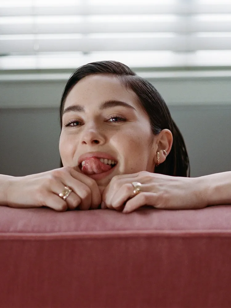 葛蕾西亞伯拉罕日前在洛杉磯出席香奈兒COCO CRUSH珠寶發表活動。翻攝品牌IG