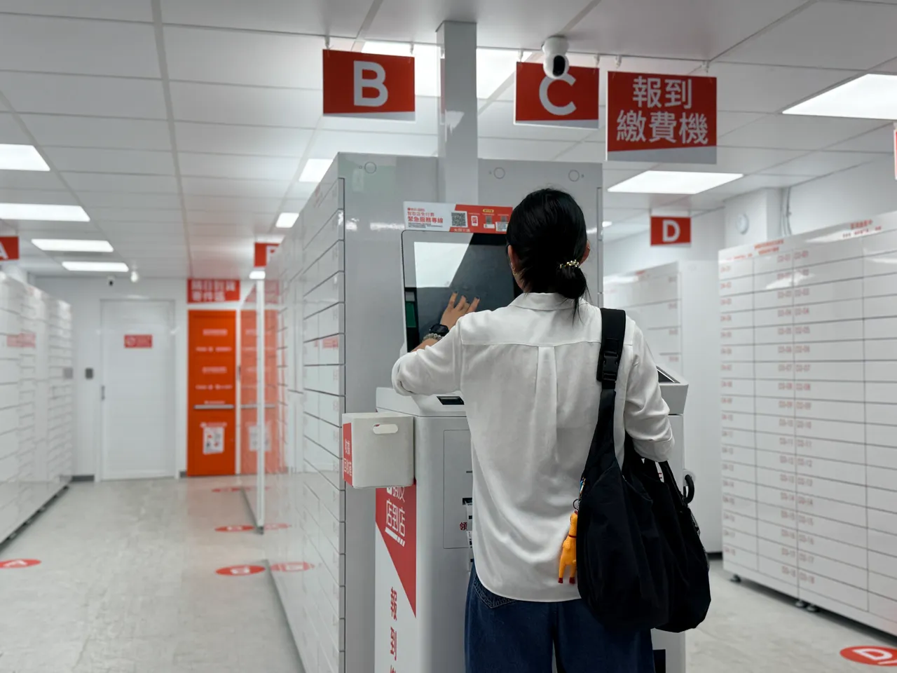 蝦皮賣場成為不少台灣人使用的網購平台，但對賣家來說手續費越來越貴，也讓不少人詬病。攝影中心