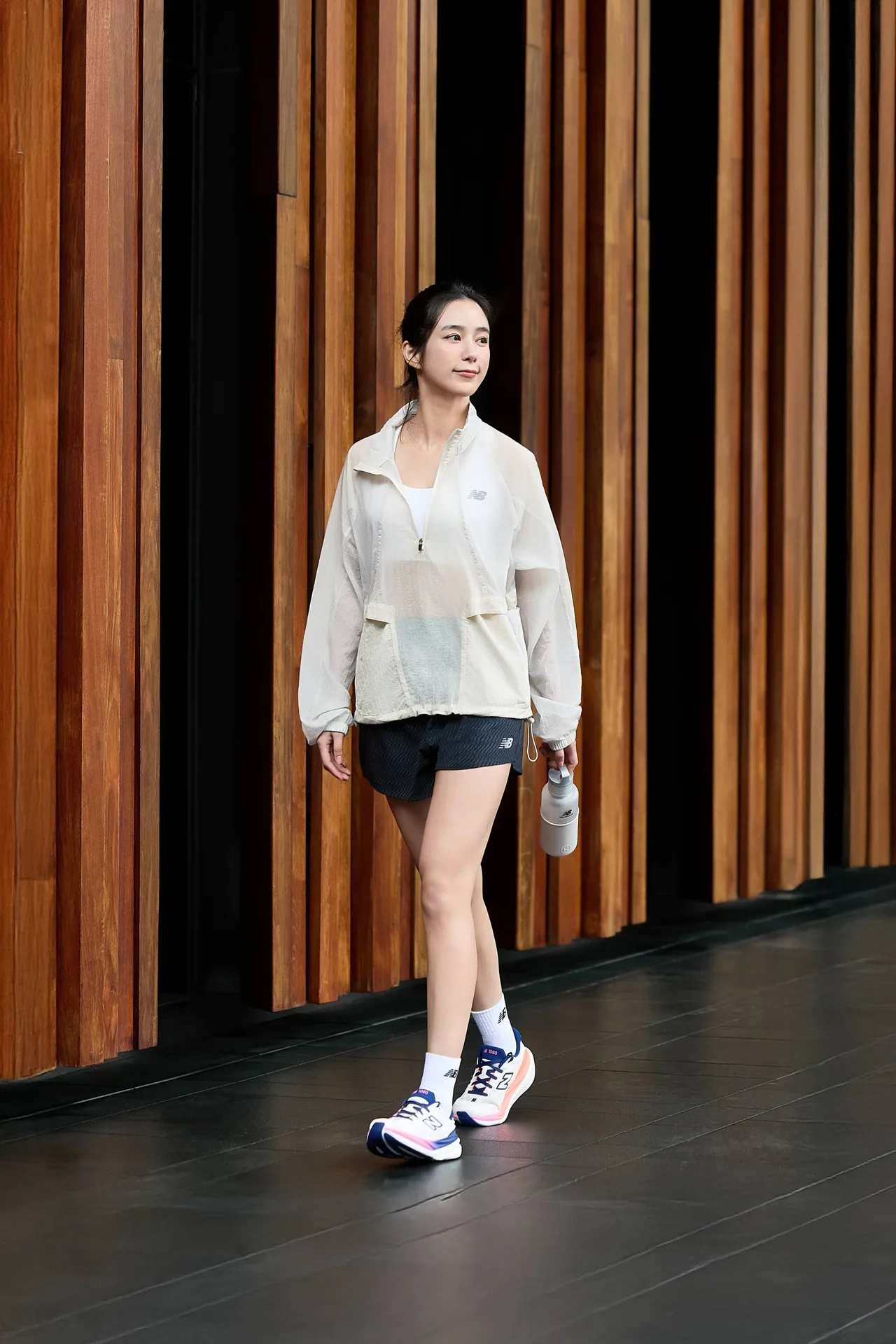 温贞菱以全新1080v15展现活力自然气息。品牌提供