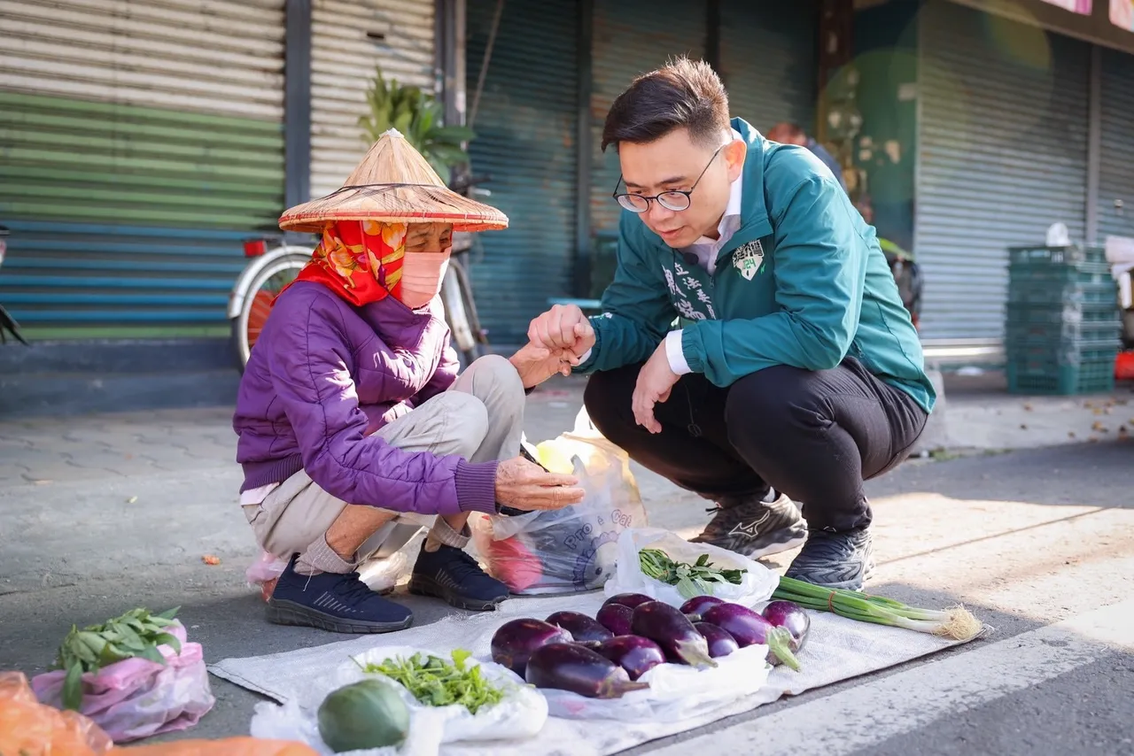 赖瑞隆6日展开全日市场扫街及车扫行程。翻摄画面