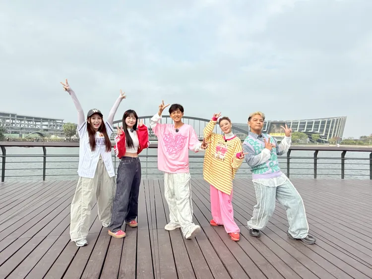 （左起）若潼、籃籃、阿翔、楊繡惠、曾瑋中。民視提供