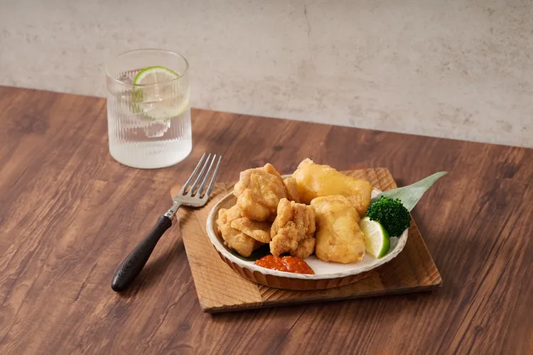 即日起至2/28期間，憑官網或官方粉絲團指定活動畫面，到全台「陶板屋」內用消費2客套餐，每桌即招待「酥炸天婦羅拼盤」1份。王品集團提供