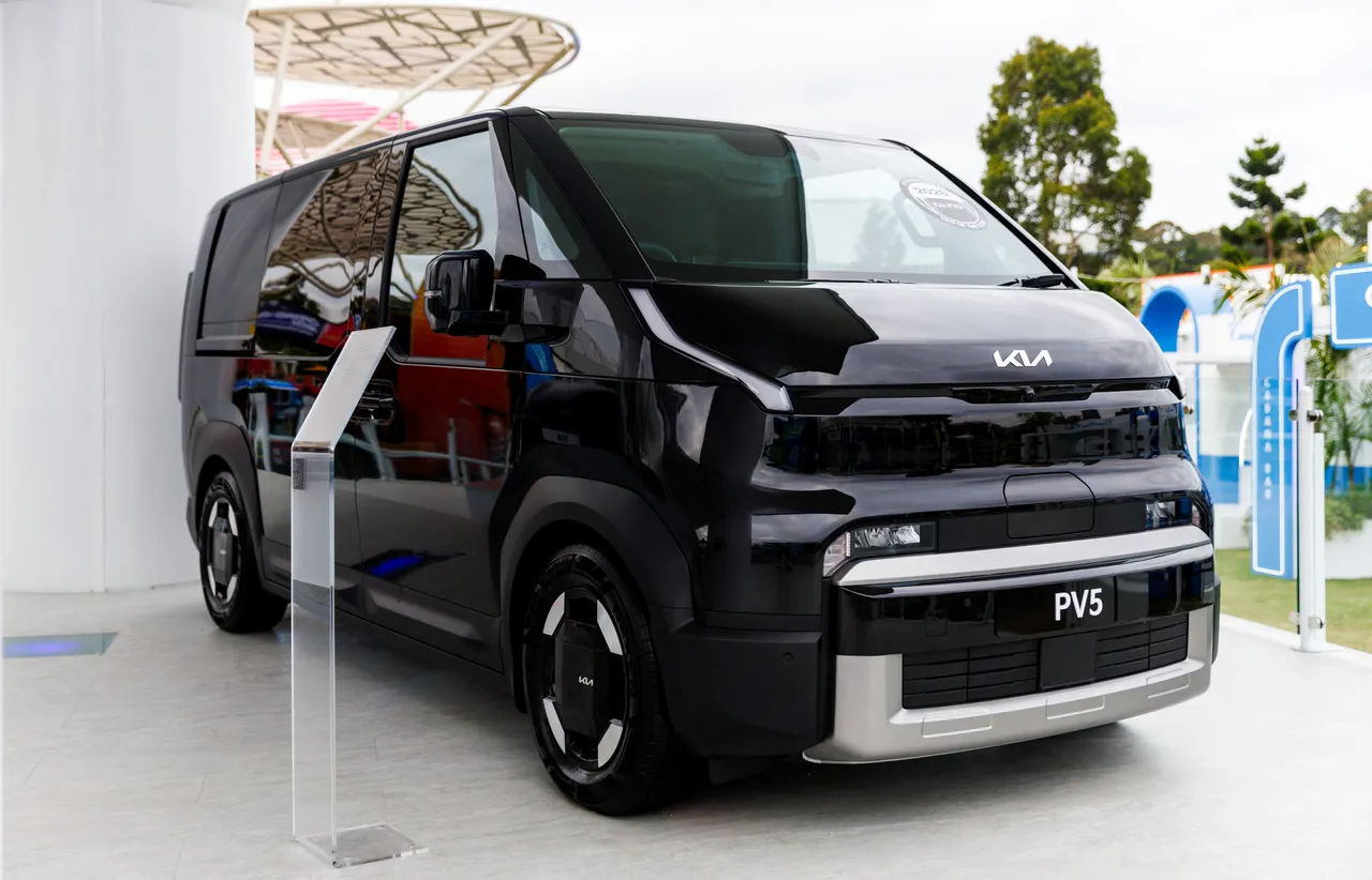 首度公開亮相的電動輕型商用車PV5 Cargo，採用Kia先進Platform Beyond Vehicle，榮獲最具權威性的「2026國際廂型車大獎」。業者提供