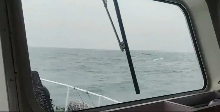 海巡獲報後立刻派員趕往現場。翻攝照片