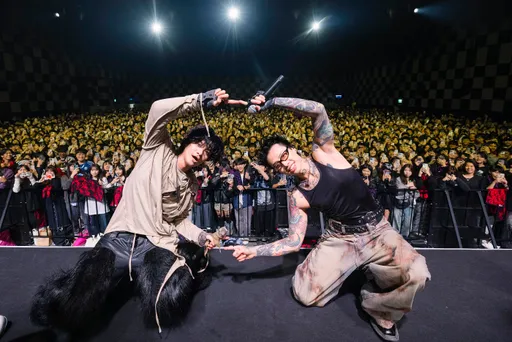 合体Jolin大巨蛋的喷火吉他手　身分竟是大咖乐团新血