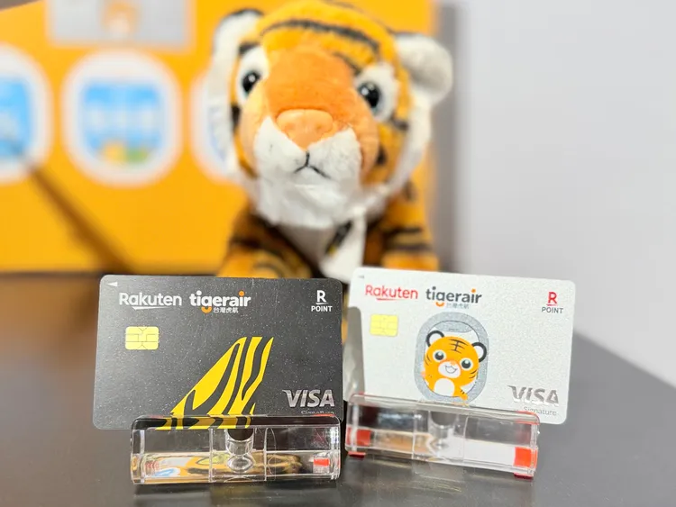 樂虎卡二代「虎將版」卡面以台灣虎航吉祥物「虎將」為主角，設計呈現虎將於機窗內熱情邀請旅客登機的畫面，延續高辨識度風格，吸引虎迷目光。趙筱文攝