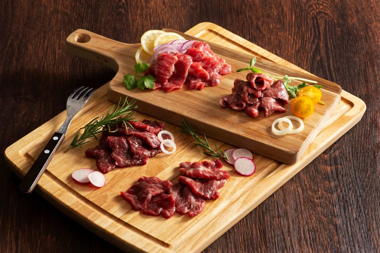 业者推出有马肉刺身料理的福袋。翻摄自prtimes