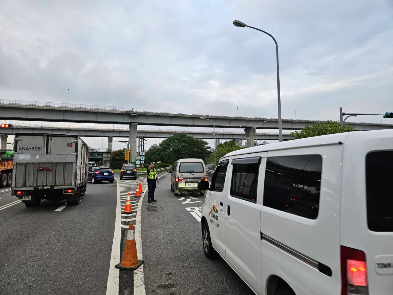 警方交通紓導。交通大隊提供