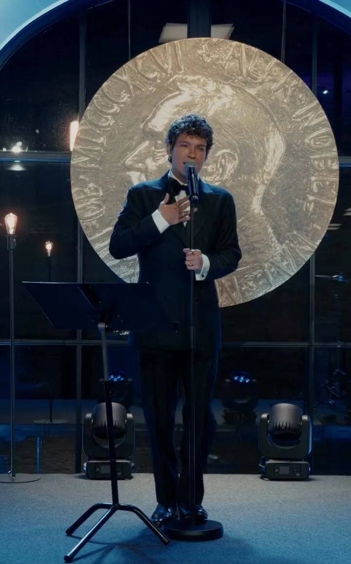 歐瑪魯德伯格去年在諾貝爾和平獎展覽開幕式上演唱《Venezuela》。翻攝Omar Rudberg IG