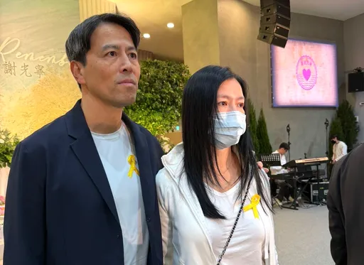 直击｜林熙蕾爸爸去年才因肺炎过世　凛冽寒冬忍恸送别萧敬腾岳父