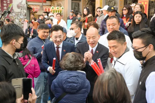 韩国瑜镇澜宫首发「马上幸福」春联：希望全台人民能够摆脱阴霾