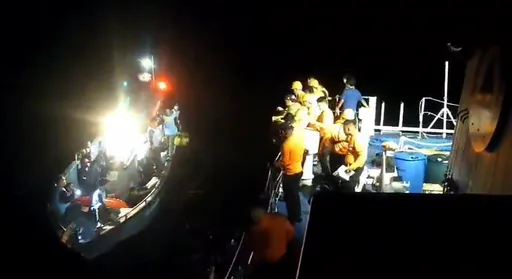 救援影片曝光！菲律賓載逾350人渡輪深夜沉沒　目前僅215人獲救