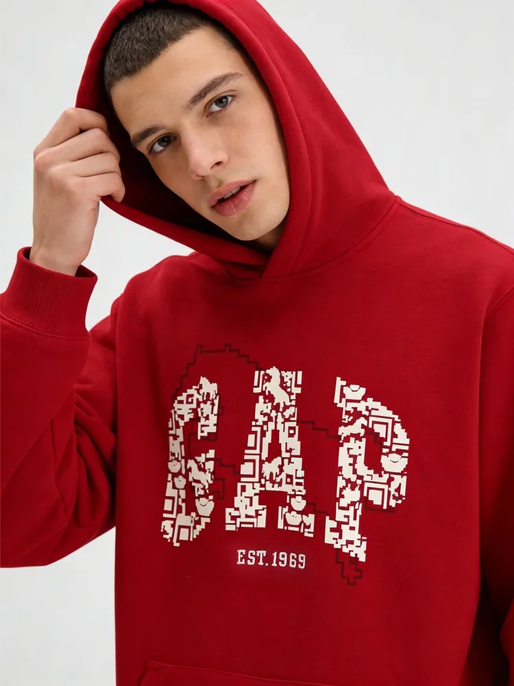 Gap將「碼」與馬年結合，利用幾何像素構築出暗藏金元寶圖騰的「迷宮」。品牌提供