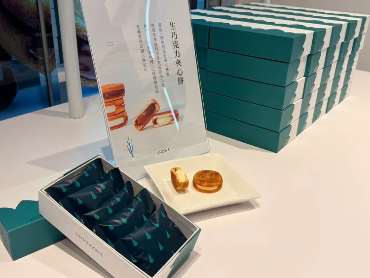 SNOWSAND生巧克力白色夾心餅乾。陳揚盛攝