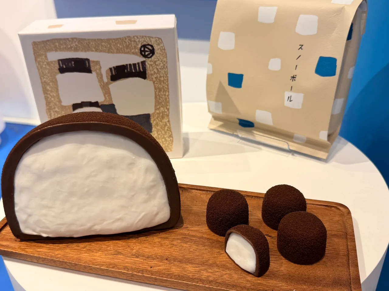 限量SNOWBALL以浓郁可可与鲜奶油交织。陈扬盛摄