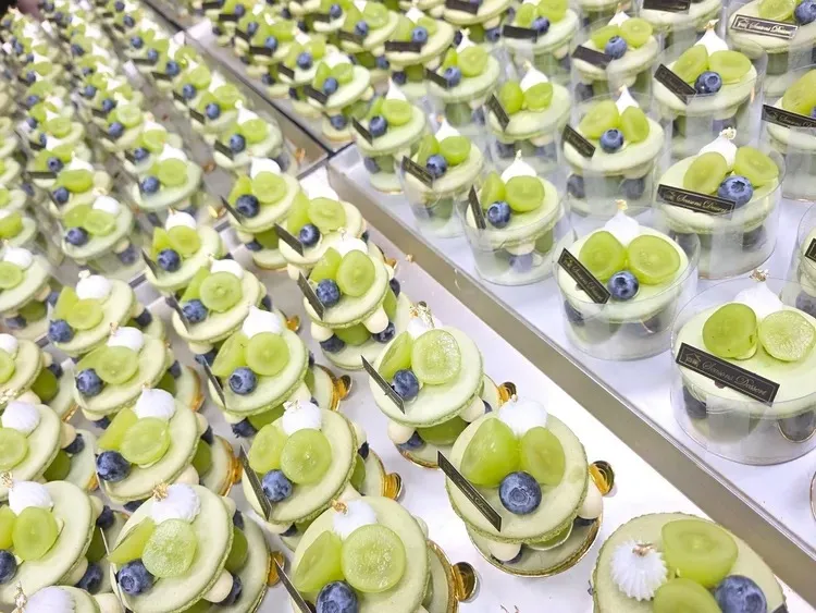 「四蒔甜點」近日因稱綠葡萄為「青提」，遭網友認為疑似使用支語大為不滿。翻攝自「四蒔甜點」臉書