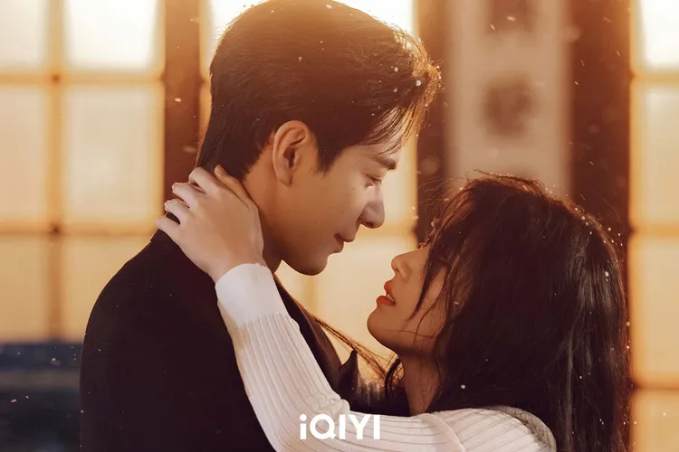 盧昱曉（右）和陳星旭戲外也很甜。iQIYI愛奇藝國際版提供