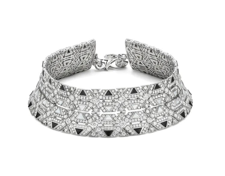 BVLGARI頂級珍珠母貝、縞瑪瑙與鑽石項鍊。品牌提供