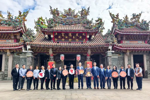 免費拿「過香爐錢母」！連鎖牛肉麵聯手財神廟搶客