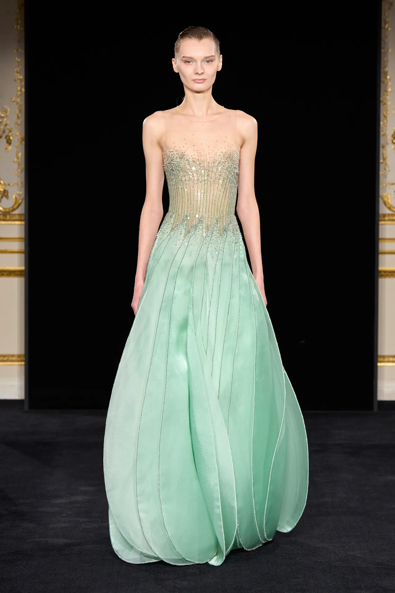 Giorgio Armani 2026春夏高訂系列。品牌提供