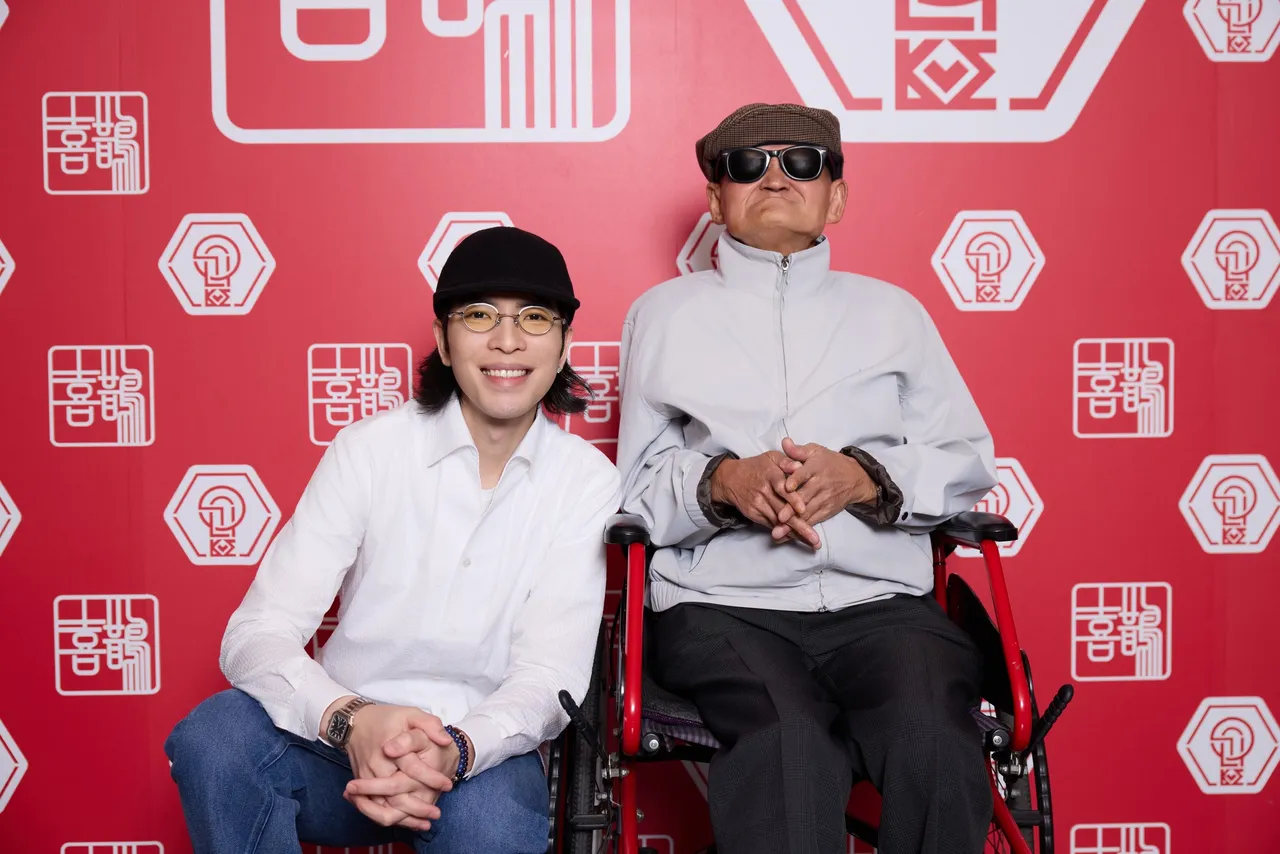 蕭敬騰與李炳輝開心同框。翻攝喜鵲娛樂臉書