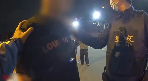 嫌民众放鞭炮太吵　高雄男开4枪伤2人遭逮　下场曝光