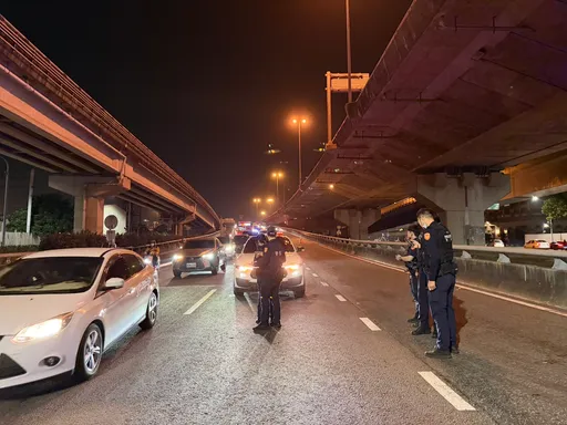 自小客拒檢逃逸且衝撞！仁武員警開15槍喝止　5小時後查緝到案