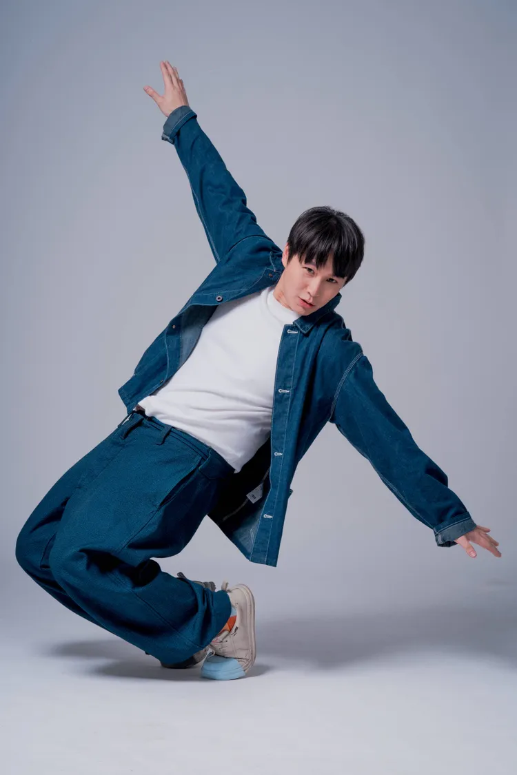 陳以恆演唱會概念從飛行與時間的意象出發。持之音提供