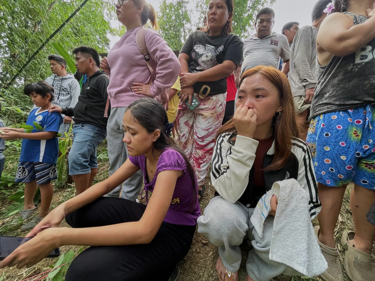 心急如焚的家属。美联社