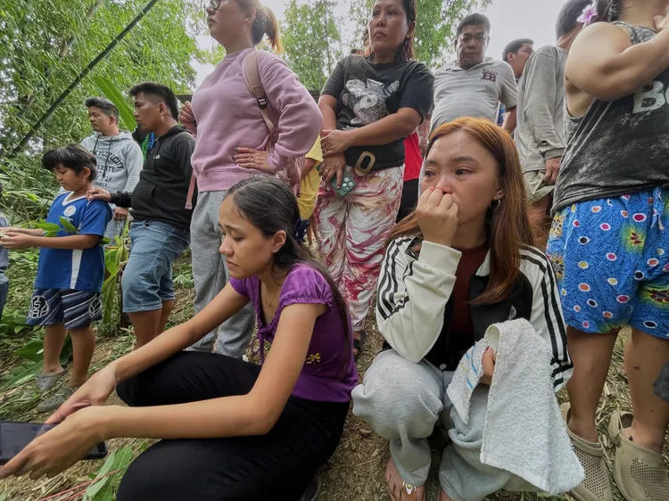 心急如焚的家屬。美聯社