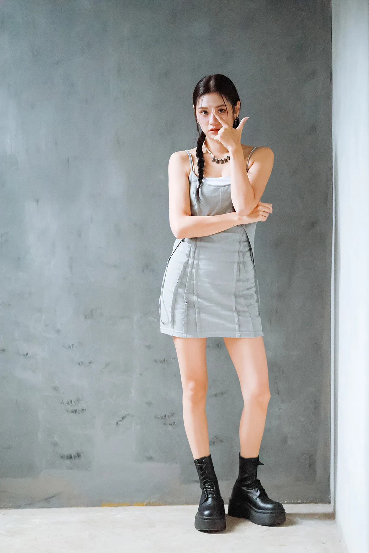 林沁希望透过音乐让粉丝挥别乌云。首湛创意提供