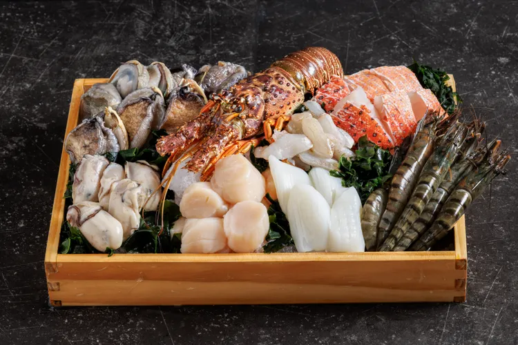 豊漁集團擁有自主進口海鮮的優勢，提供「季樂和牛鐵板燒」高品質的食材。豊漁餐飲集團提供